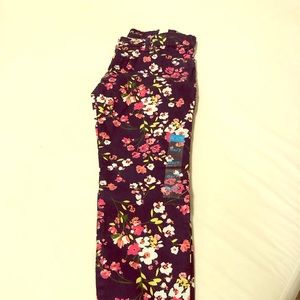 Place floral pants.